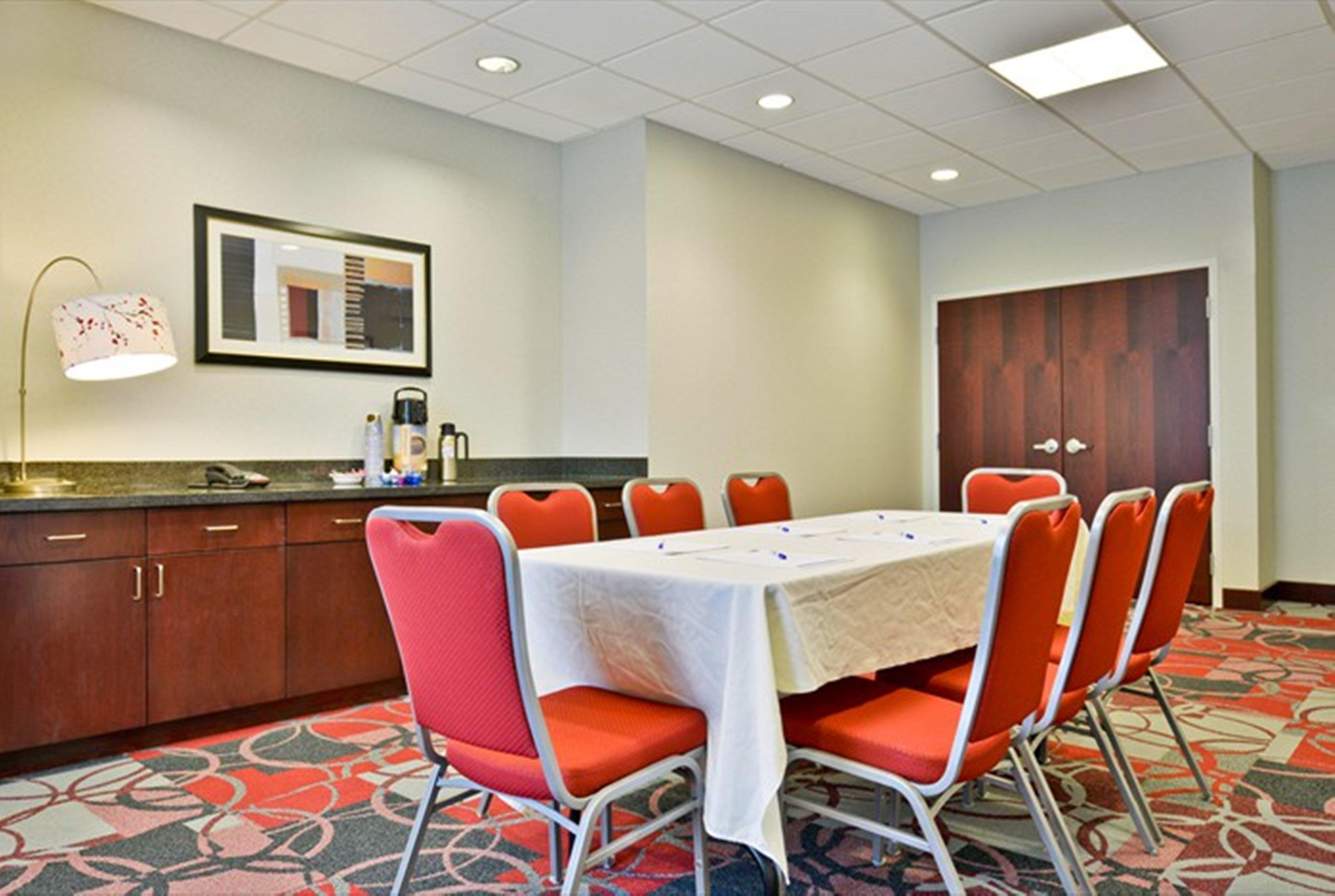 Holiday Inn Express & Suites Utica, An Ihg Hotel Business photo