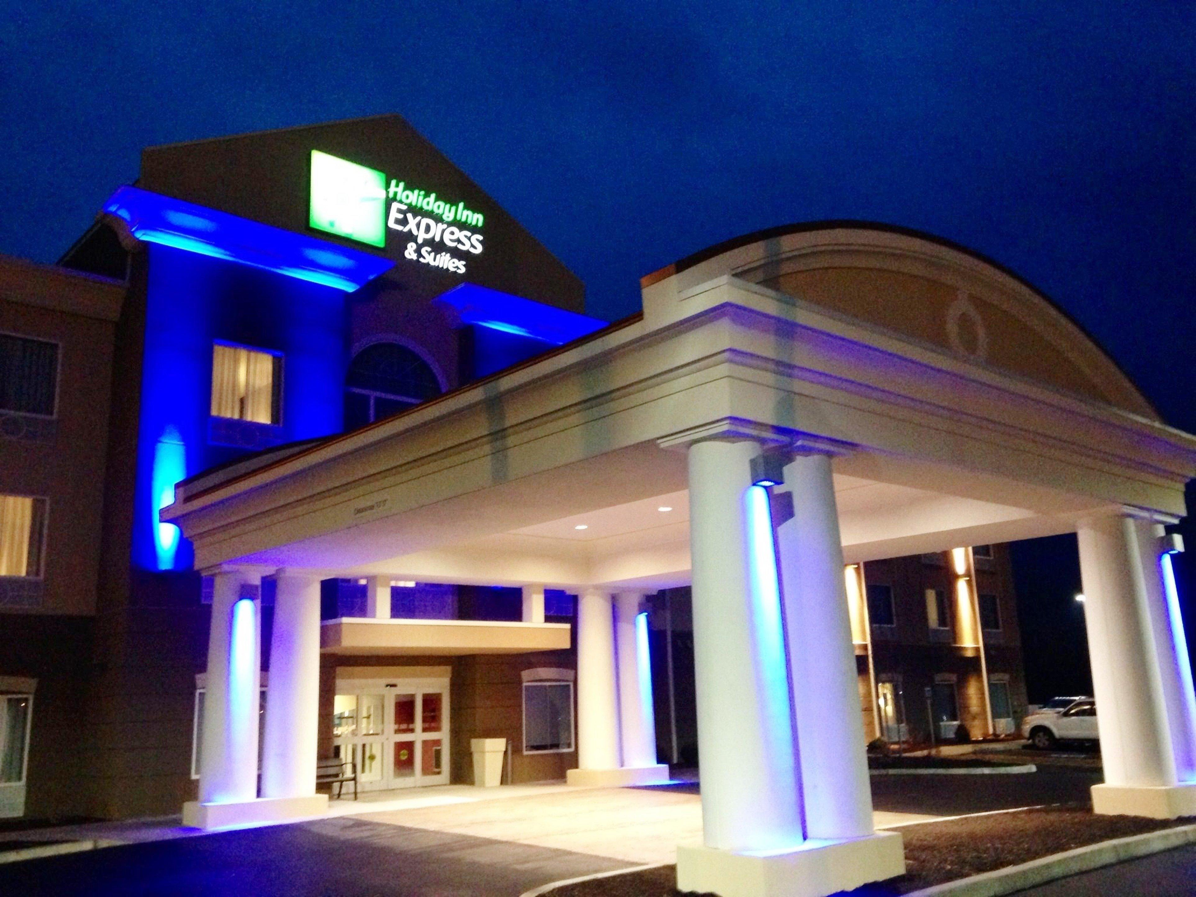 Holiday Inn Express & Suites Utica, An Ihg Hotel Exterior photo