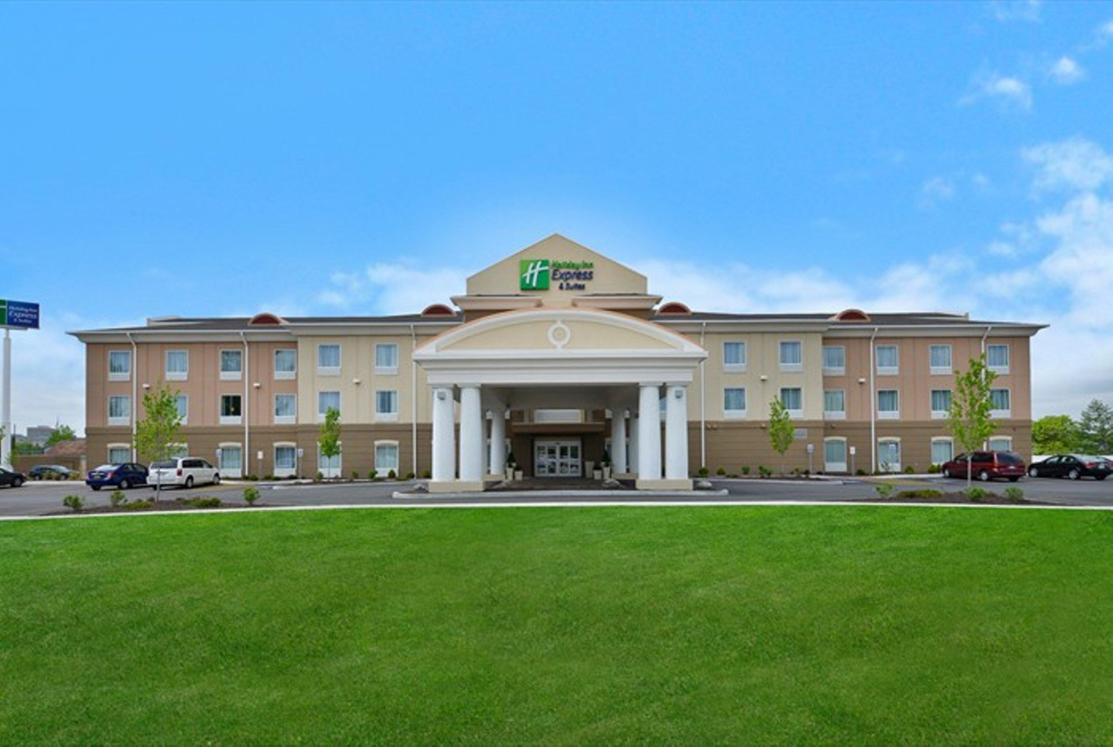 Holiday Inn Express & Suites Utica, An Ihg Hotel Exterior photo